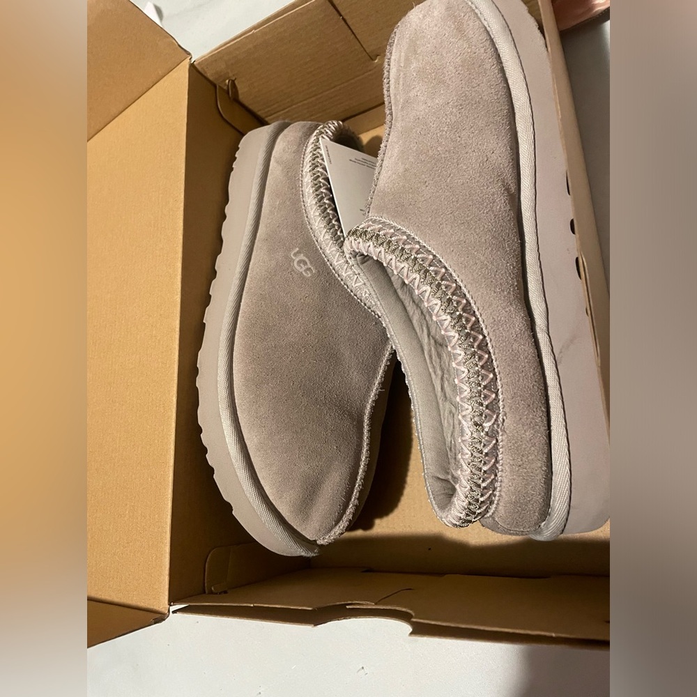 Tasman UGG